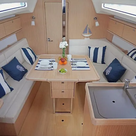 Luxury Sailing Boat Båthotell *