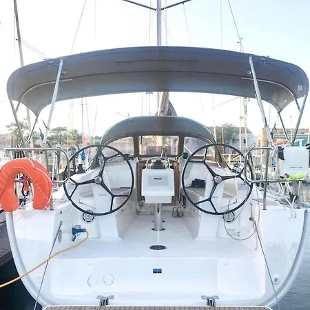 Luxury Sailing Boat Botel Lisbon